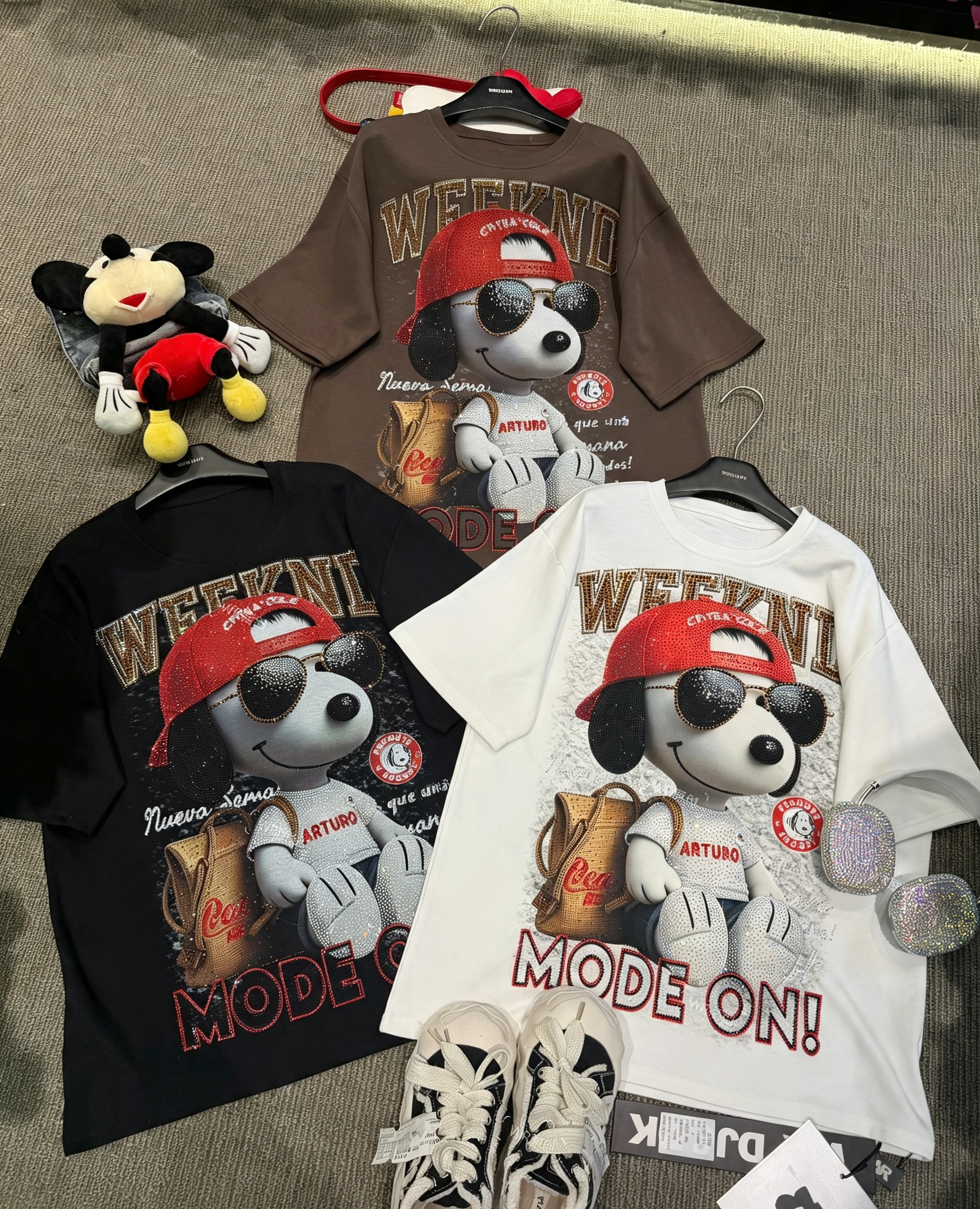 R16 - Vintage 90s Streetwear Snoopy T-Shirt - Heavy Cotton Bling Rhinestone Oversized Tee