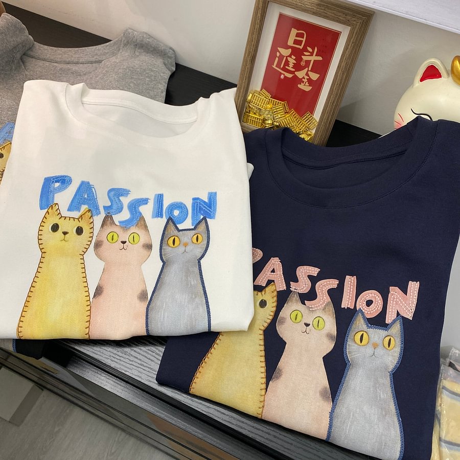 A185 - "Three Kittens" Graphic Tee - Detailed Hand-Embroidered Accents - 220g Premium Heavyweight Cotton