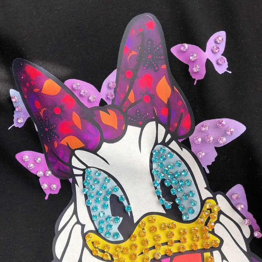 VINESU Sparkly Daisy Duck with Purple Butterflies – Black Edgy-Cute Short-Sleeve Tee