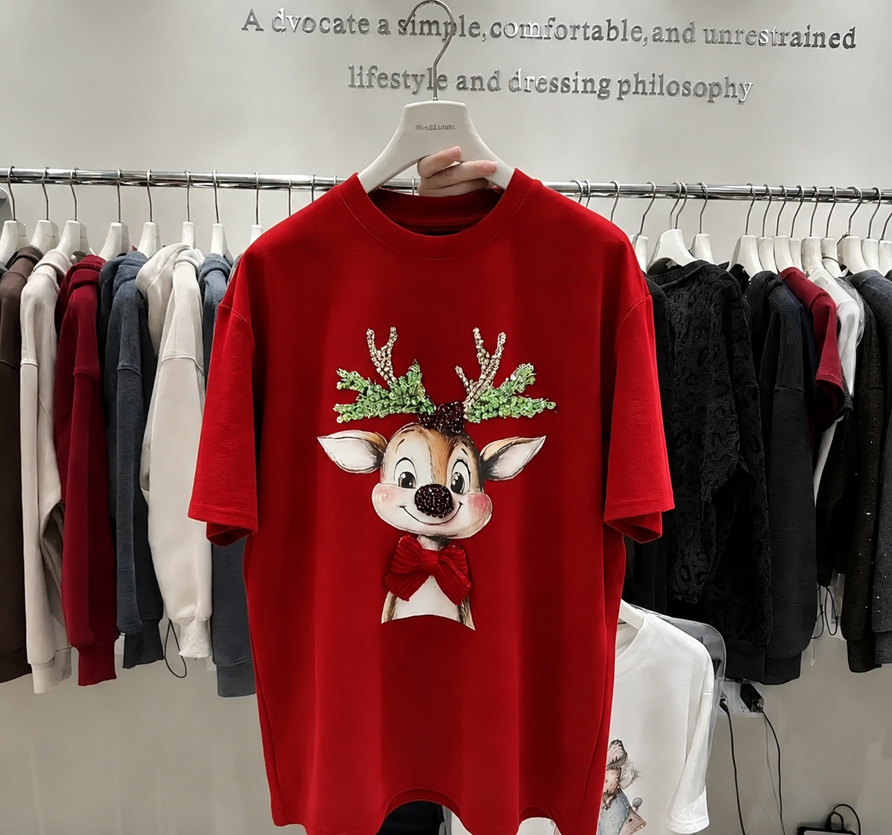 A260 - Handcrafted Beaded Reindeer Bow 220G Cotton Oversized T-Shirt