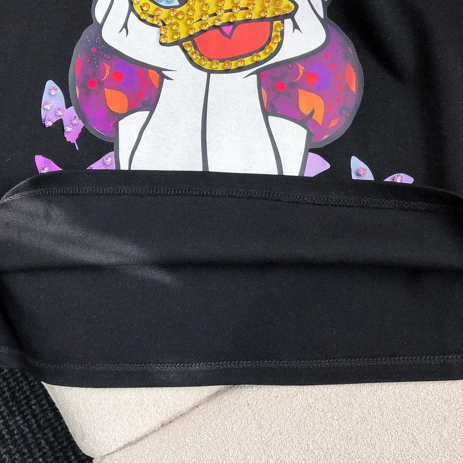 VINESU Sparkly Daisy Duck with Purple Butterflies – Black Edgy-Cute Short-Sleeve Tee