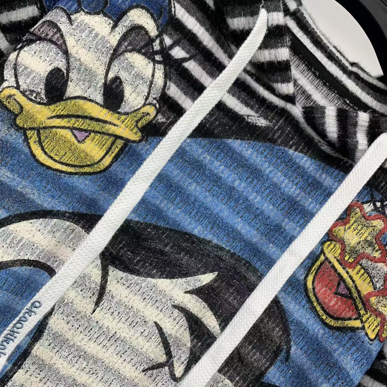 Vintage Donald Duck Oversized Hooded Long Sleeve T-Shirt – Lightweight Streetwear Top