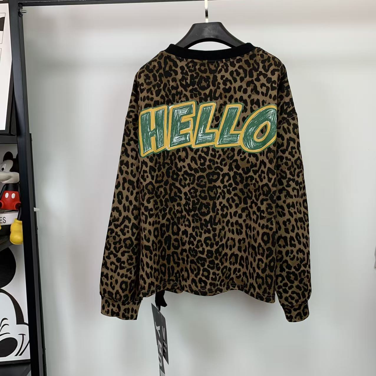 Vintage Leopard Cartoon Dog Sequin Embroidered Sweatshirt