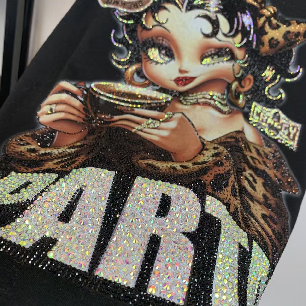 R4 - Rhinestone Betty Girl Oversized Graphic T-Shirt – Sparkling Vintage Cartoon Streetwear Tee