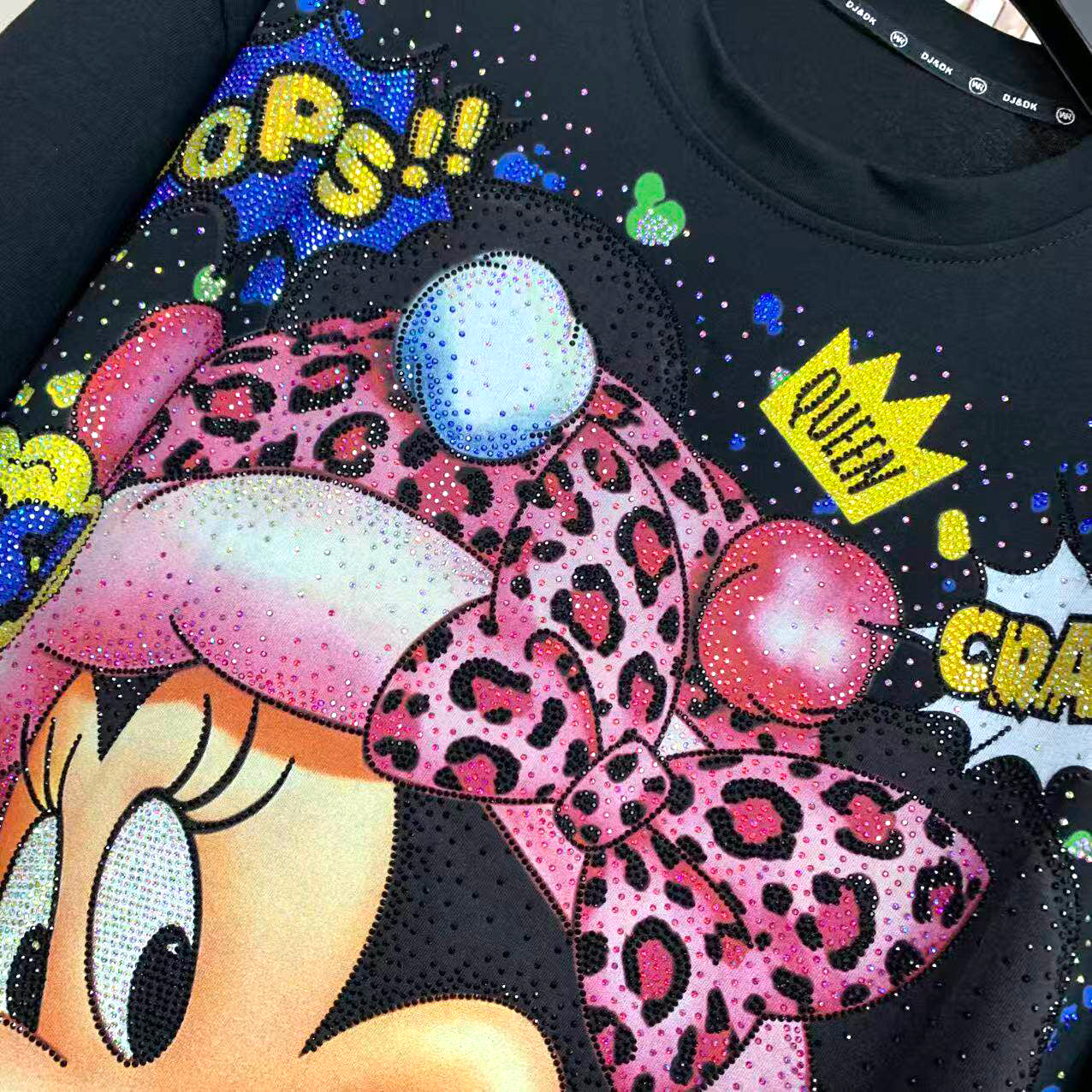 A248 - 320g Heavy Rhinestone Minnie Mouse Heart Pose T-Shirt