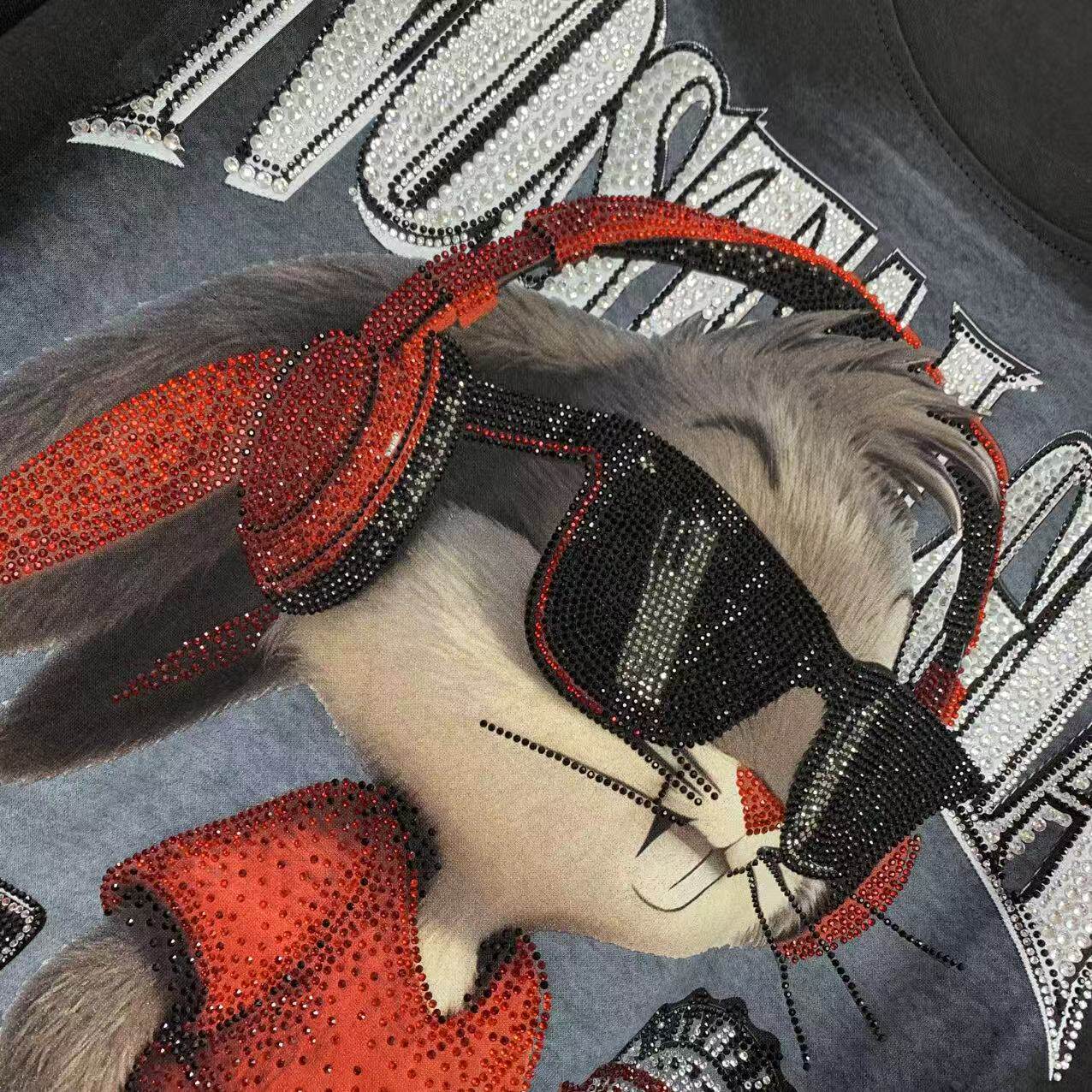 A226 - Bugs Bunny Headphones Y2K Aesthetic Tee - 320g Heavyweight Breathable Cotton - Premium Rhinestone Bling Streetwear Boxy T-Shirt