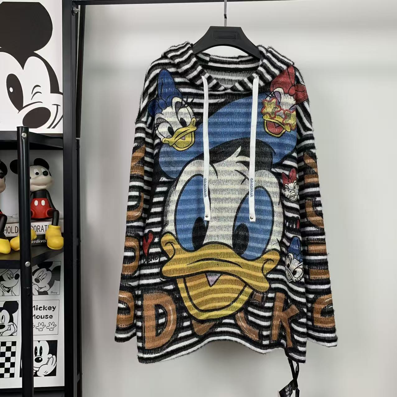 Vintage Donald Duck Oversized Hooded Long Sleeve T-Shirt – Lightweight Streetwear Top
