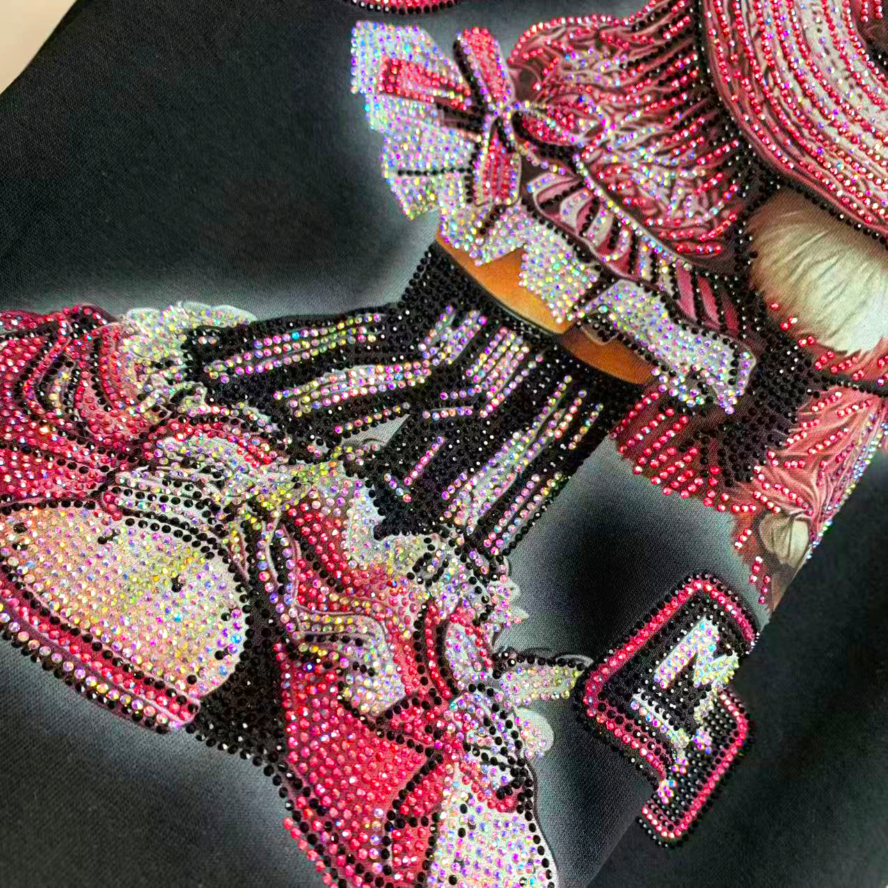 R7 - Sparkling Rhinestone Minnie Mouse Graphic Tee - 100% Pure Cotton Streetwear Oversized T-Shirt