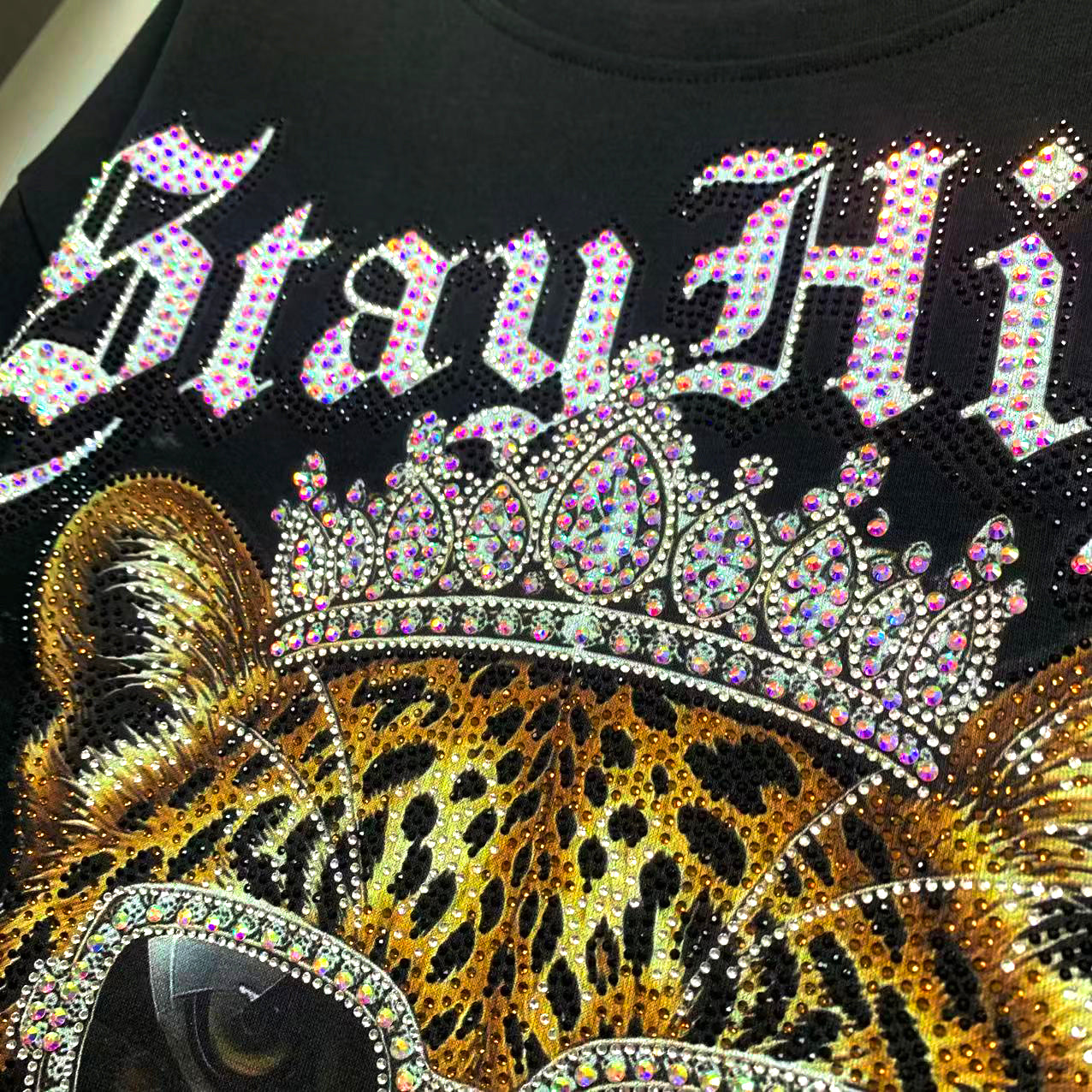 R8 - Oversized Cotton Crewneck T-Shirt with Bling Rhinestone Leopard Print - Wild Streetwear Top