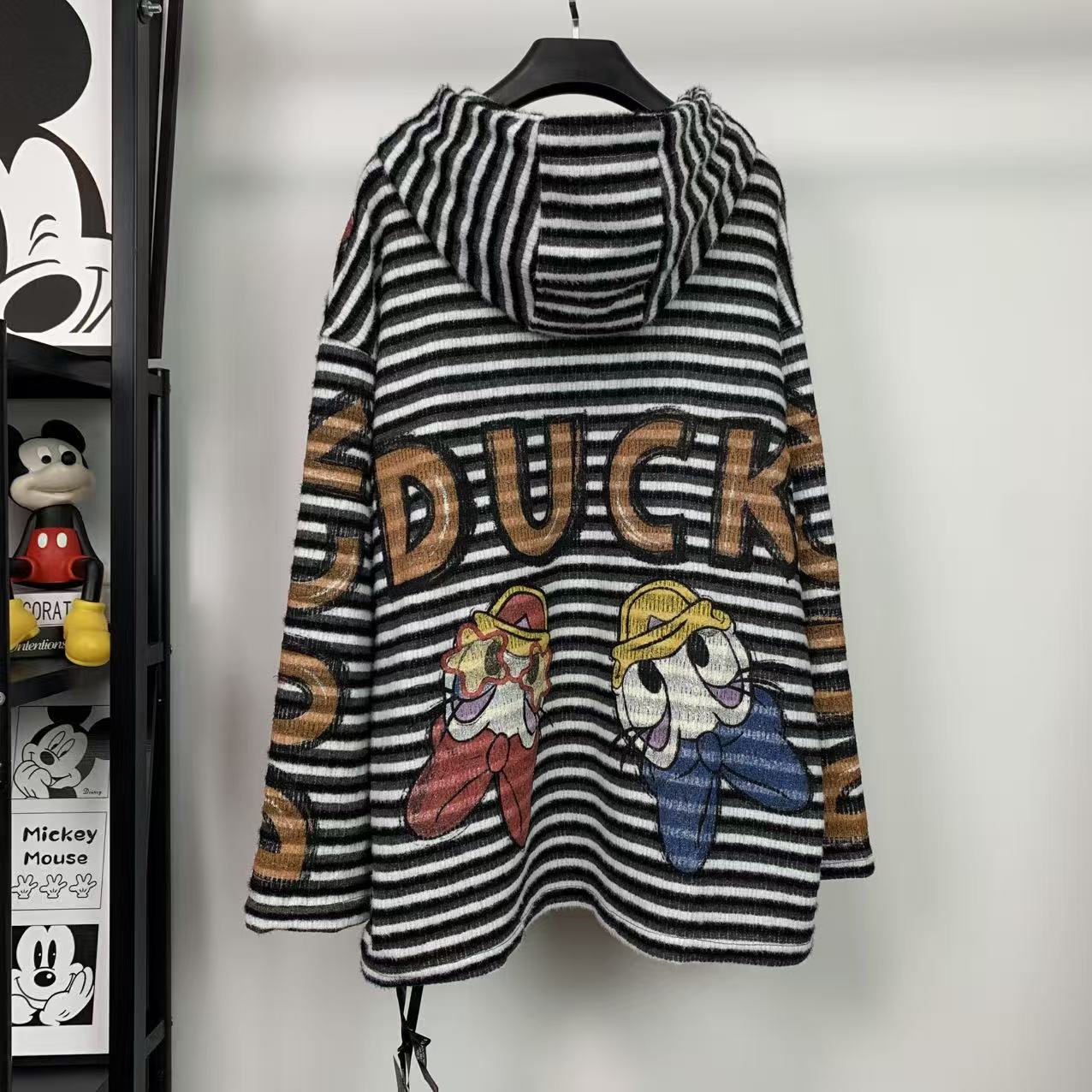 Vintage Donald Duck Oversized Hooded Long Sleeve T-Shirt – Lightweight Streetwear Top