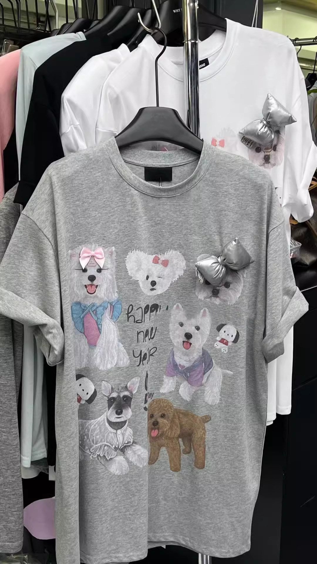 A235 - Playful Puppy Graphic T-Shirt with 3D Plush Bow – Cute Loose Fit Casual Short Sleeve Tee