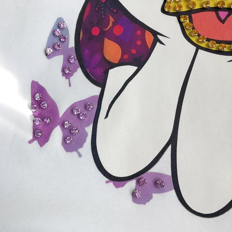 VINESU Sparkly Daisy Duck with Purple Butterflies – Black Edgy-Cute Short-Sleeve Tee