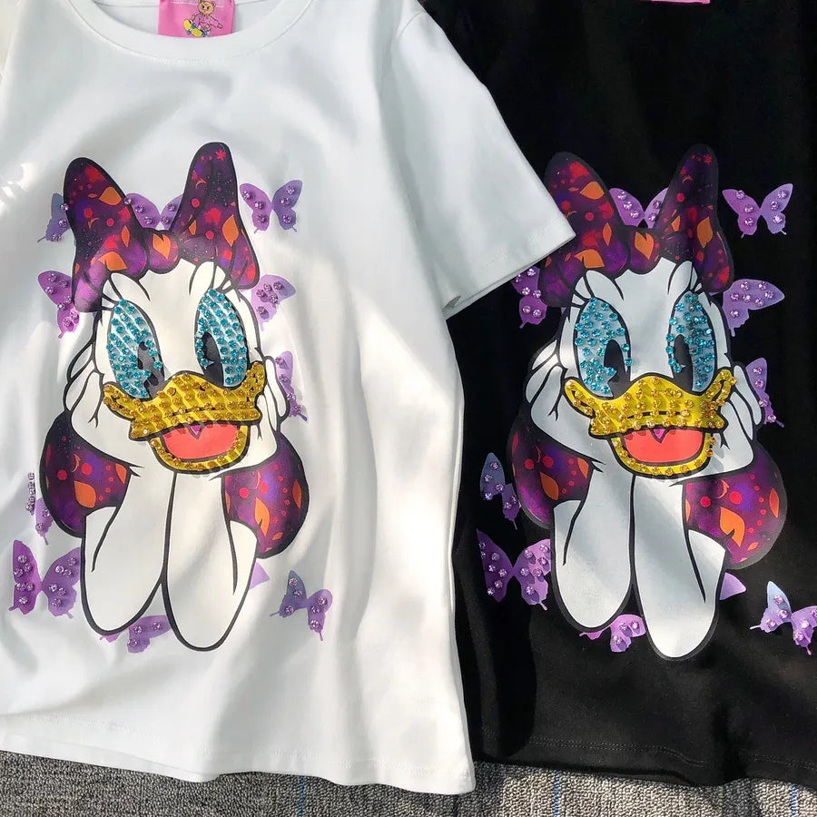 VINESU Sparkly Daisy Duck with Purple Butterflies – Black Edgy-Cute Short-Sleeve Tee