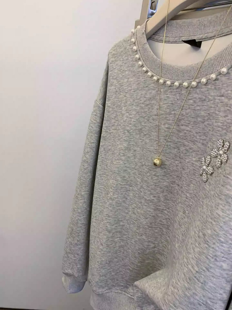 VINESU A42 Women’s Oversized Pearl Embellished Crewneck Sweatshirt | Floral Accent Casual Top