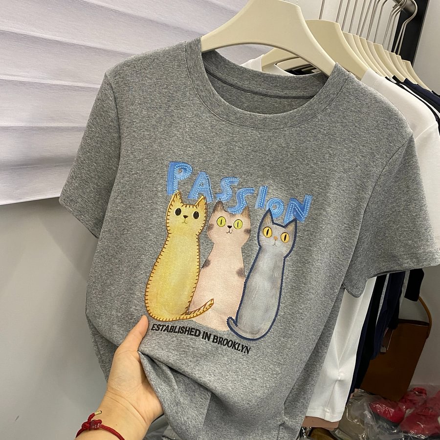 A185 - "Three Kittens" Graphic Tee - Detailed Hand-Embroidered Accents - 220g Premium Heavyweight Cotton