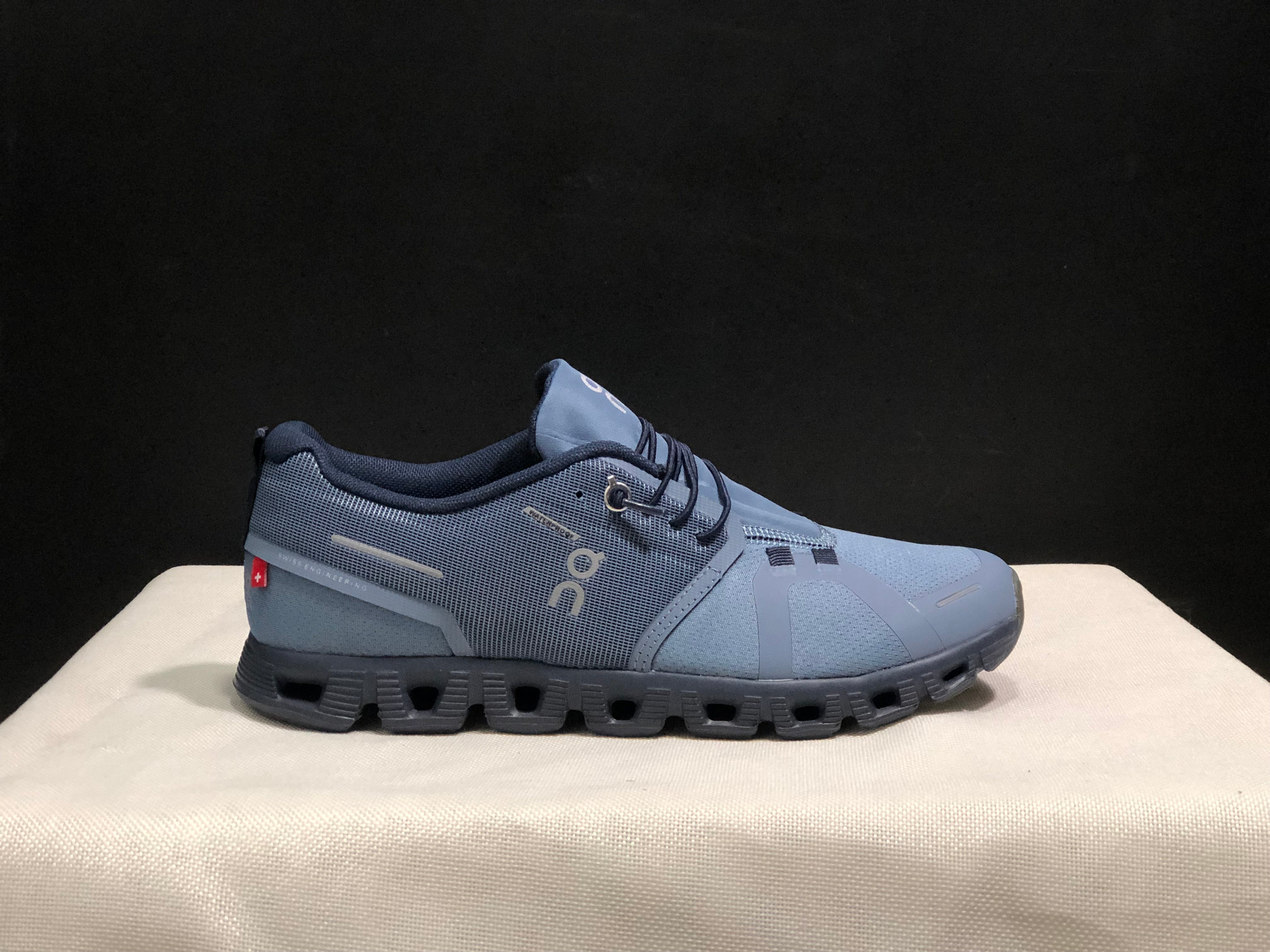 On Cloud 5 navy blue