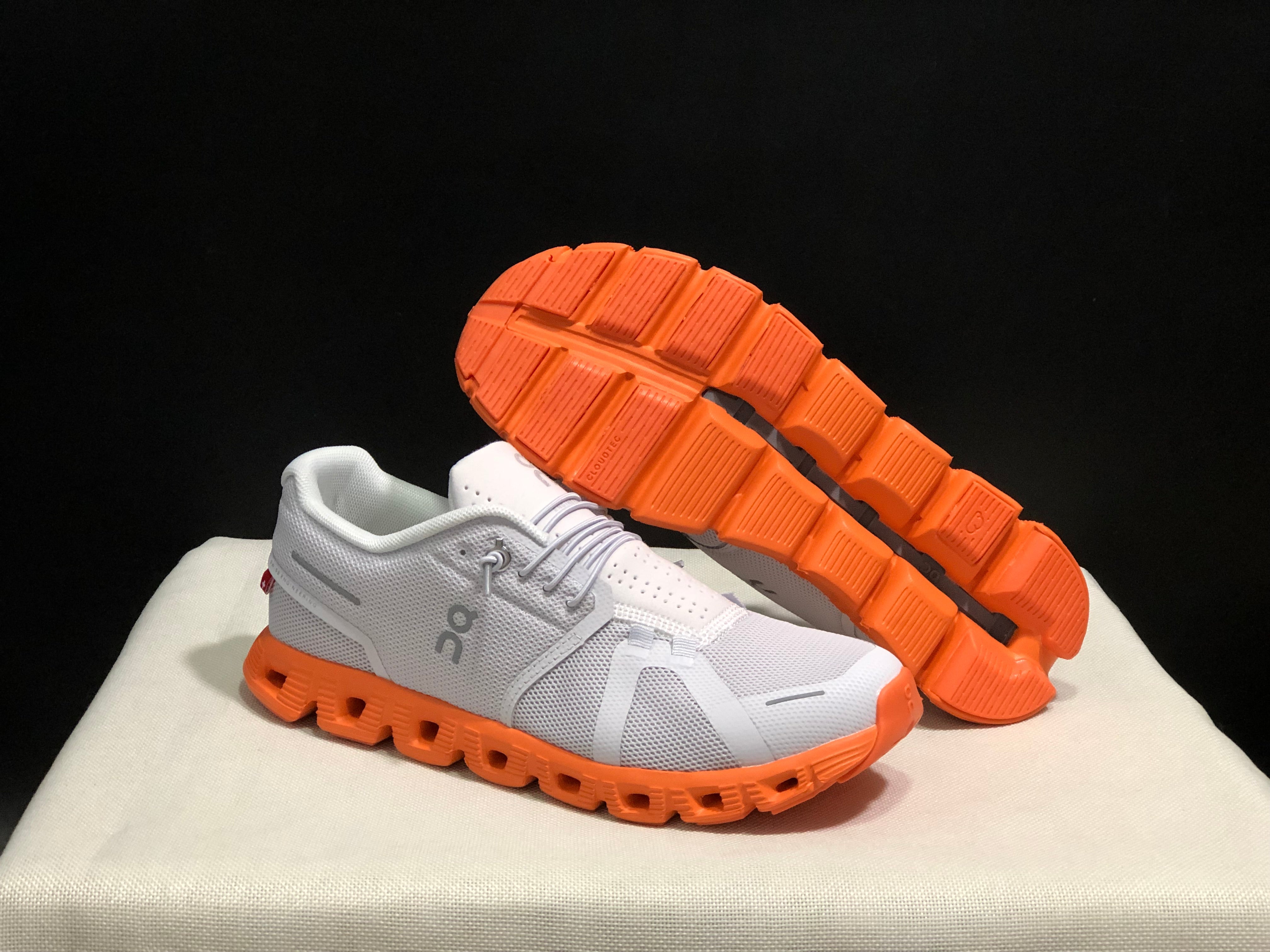 On Cloud 5 Mist white + burnt orange