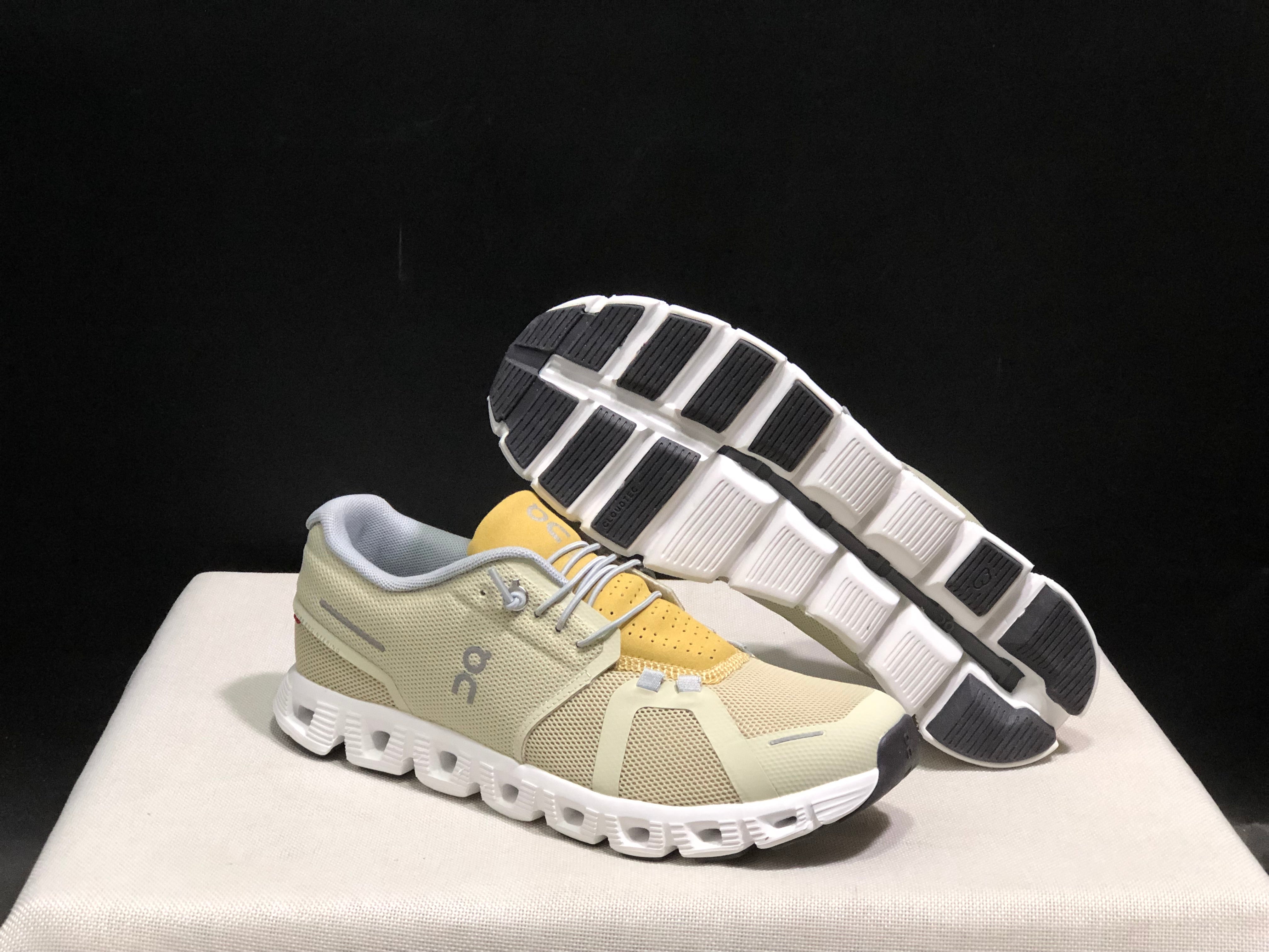 On Cloud 5 light brown