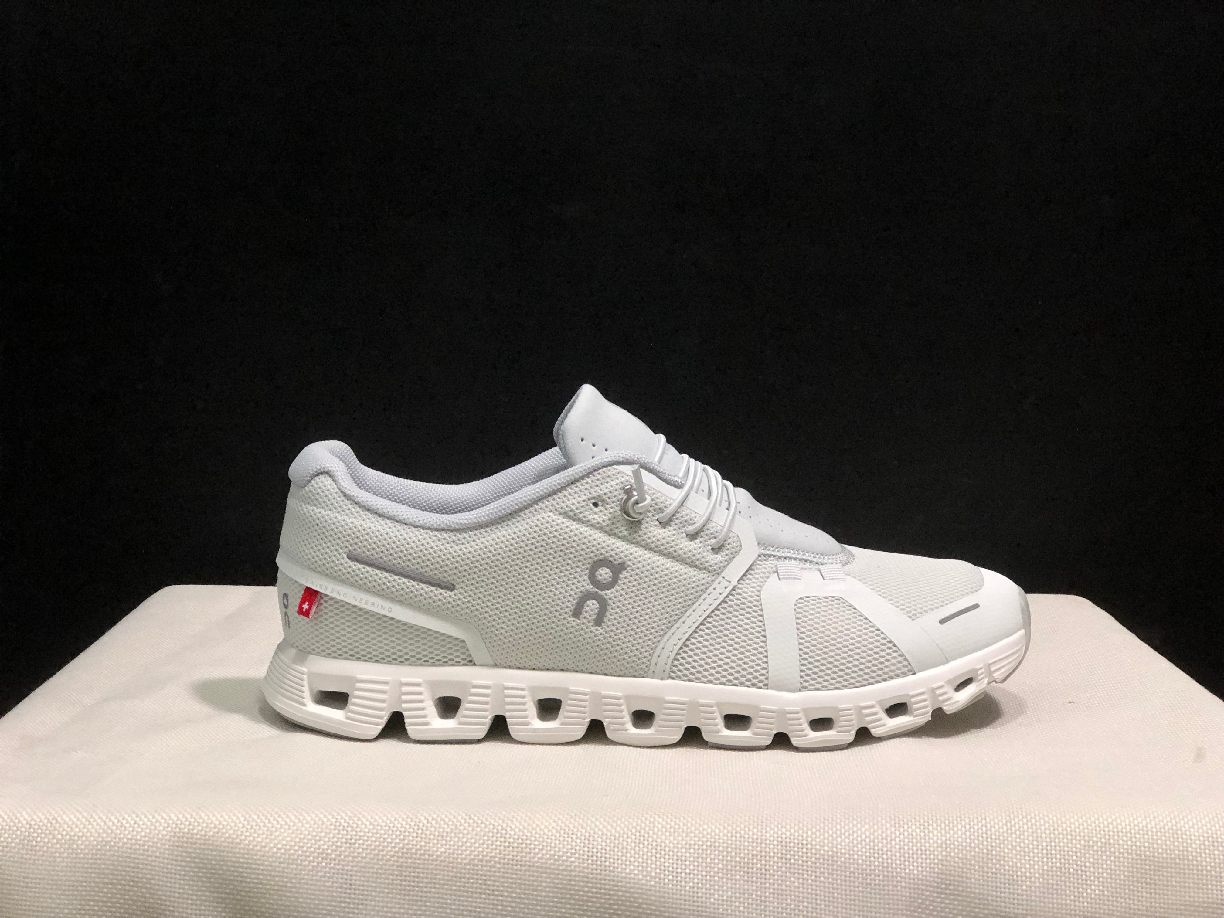 On Cloud 5 ice white