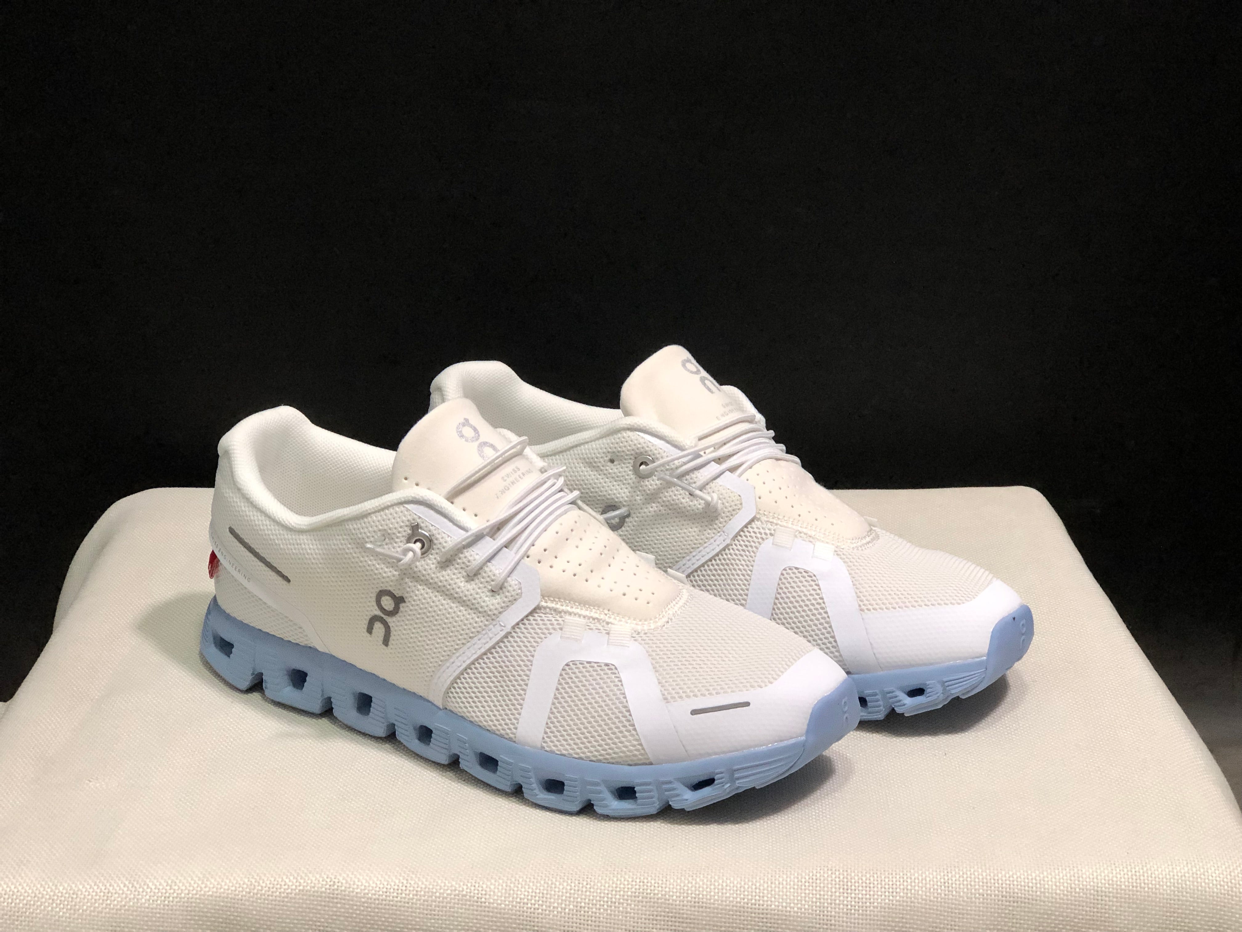 On Cloud 5 white light gray blue