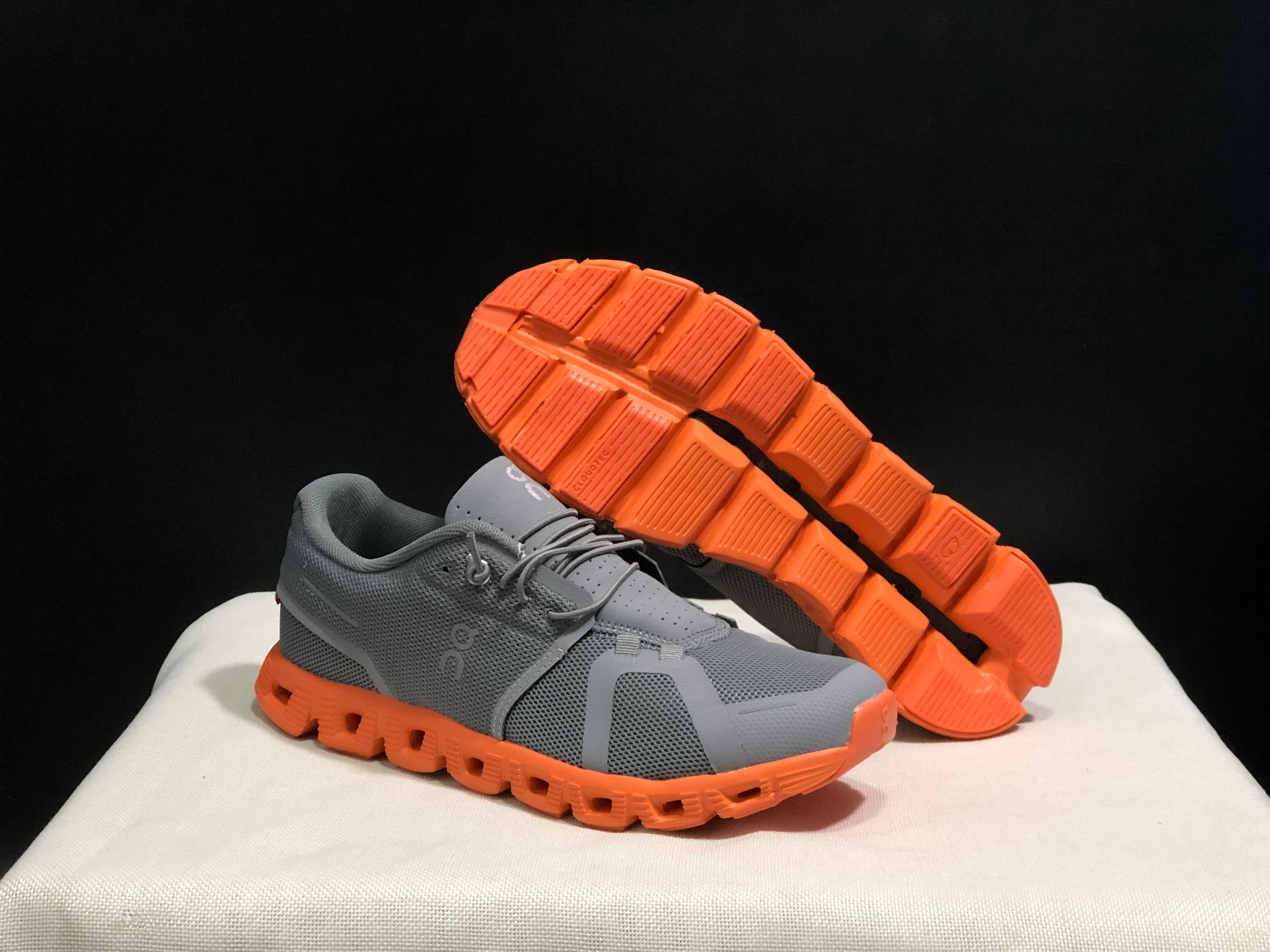 On Cloud 5 gray orange