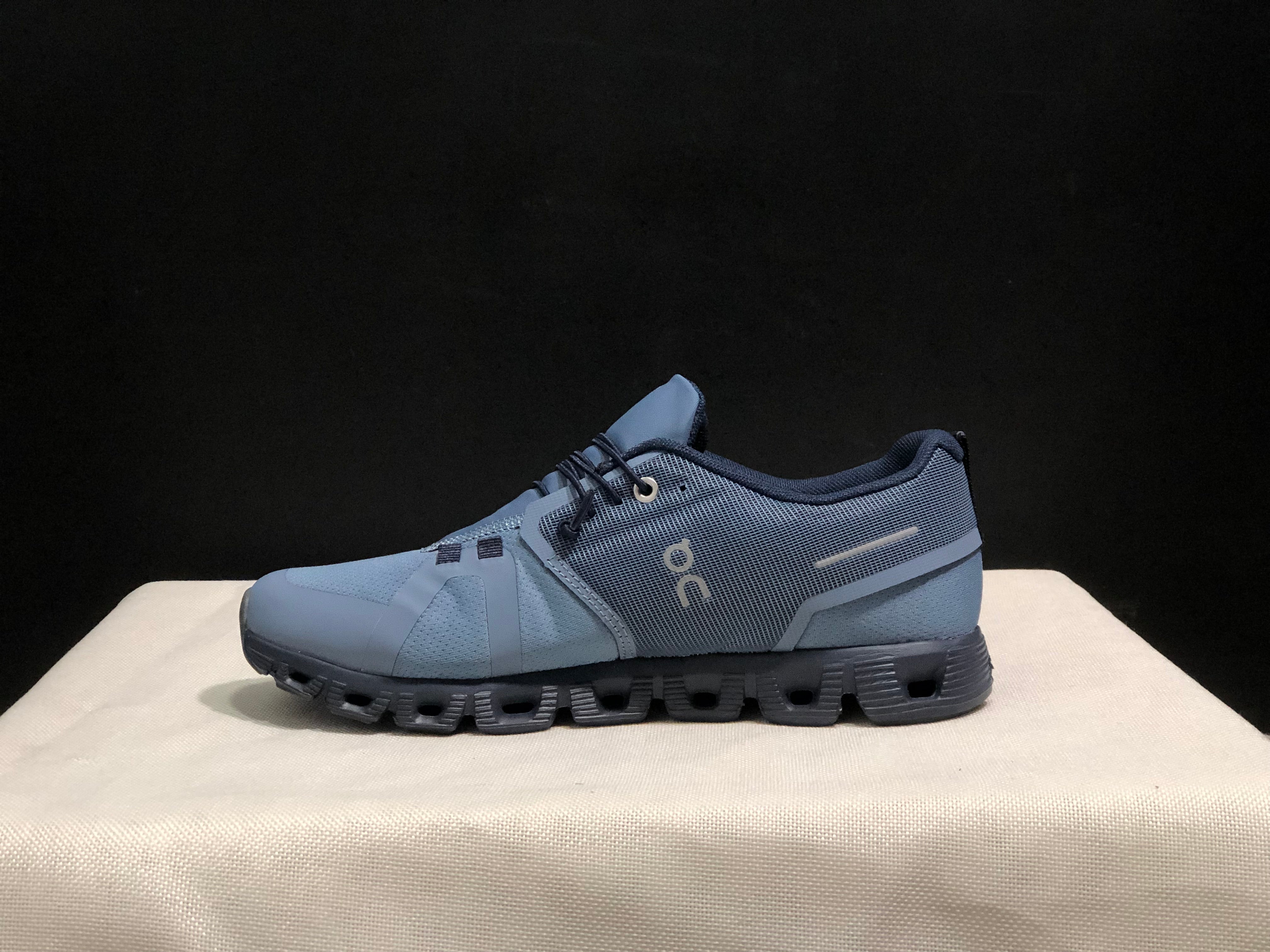 On Cloud 5 navy blue