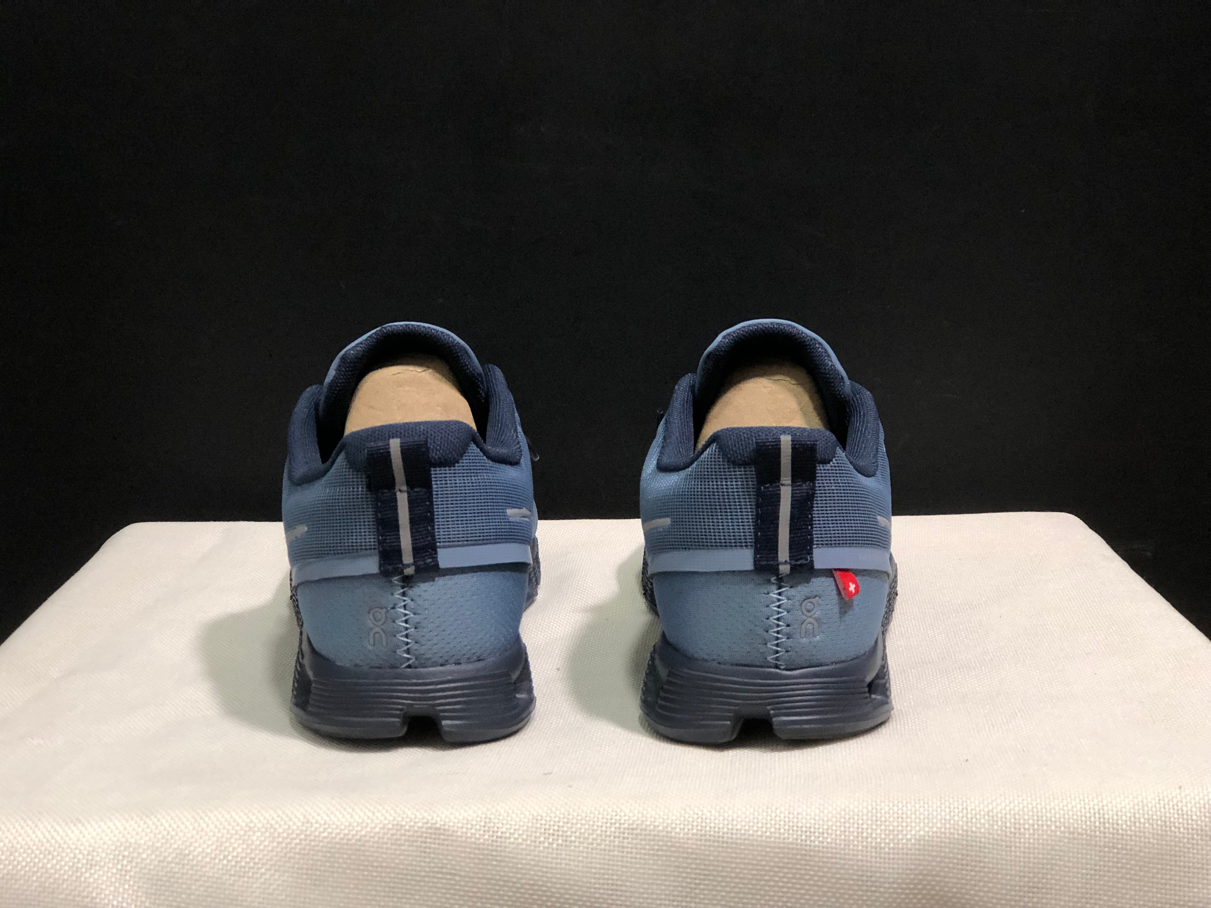 On Cloud 5 navy blue
