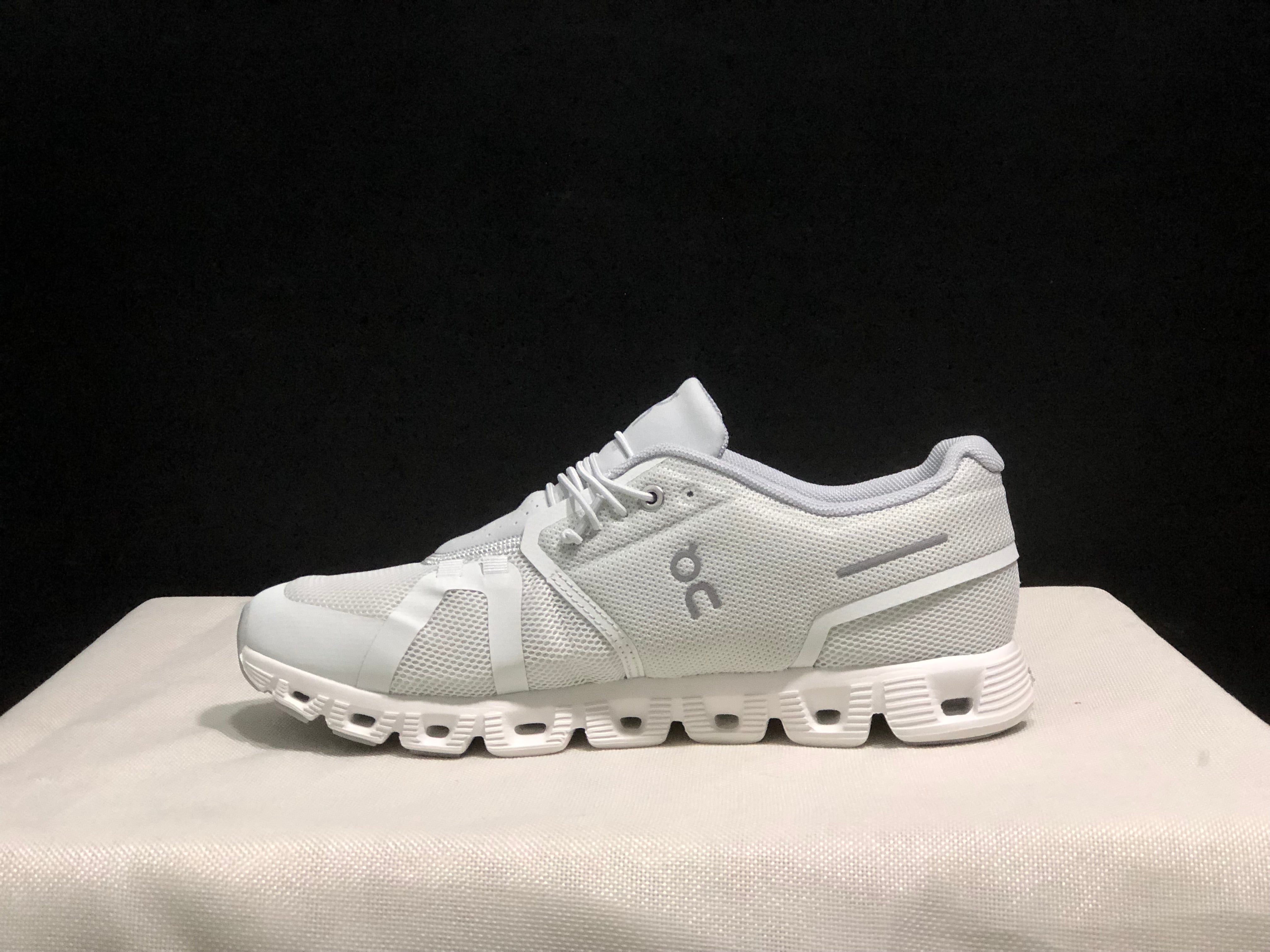 On Cloud 5 ice white