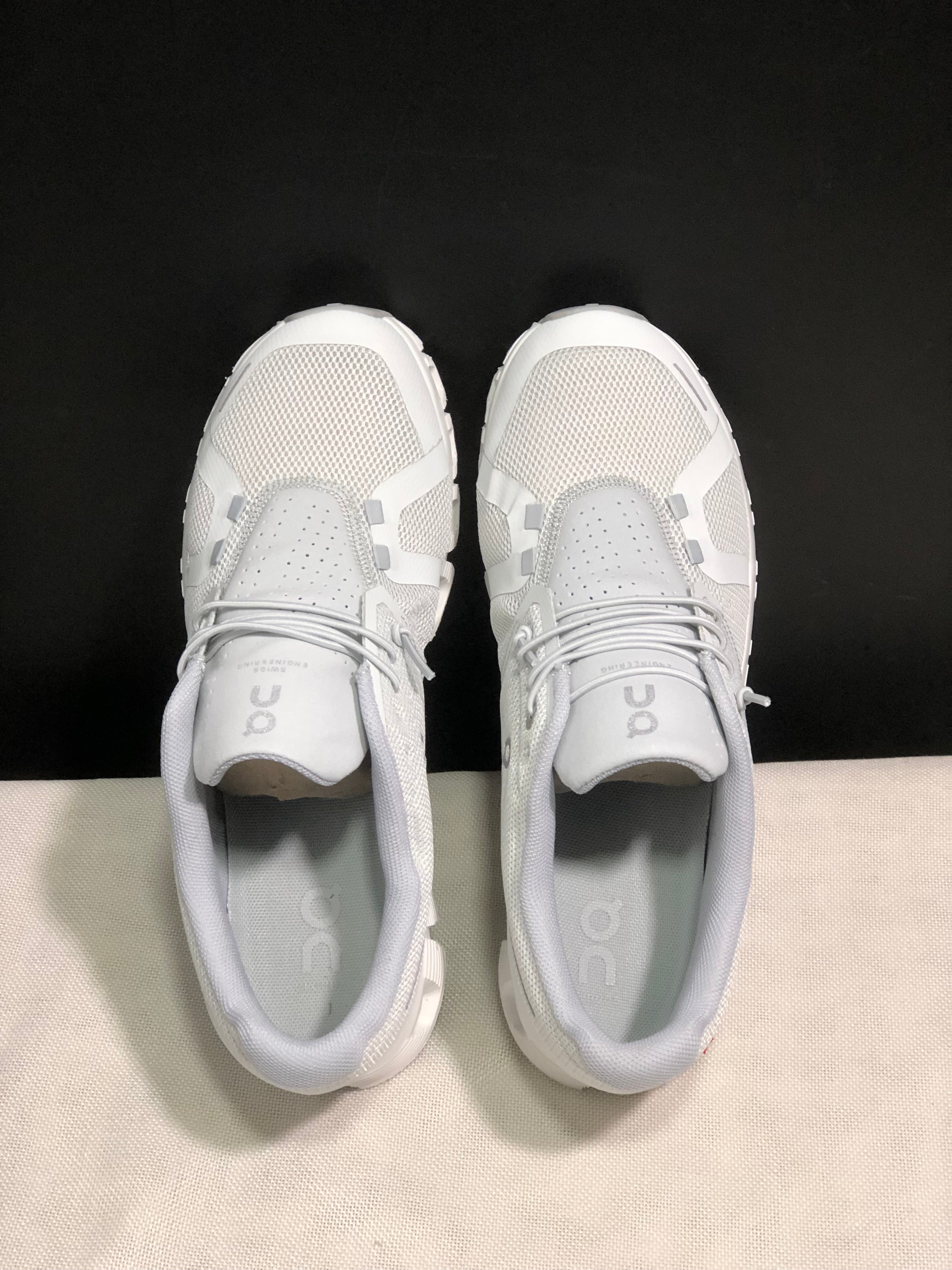 On Cloud 5 ice white
