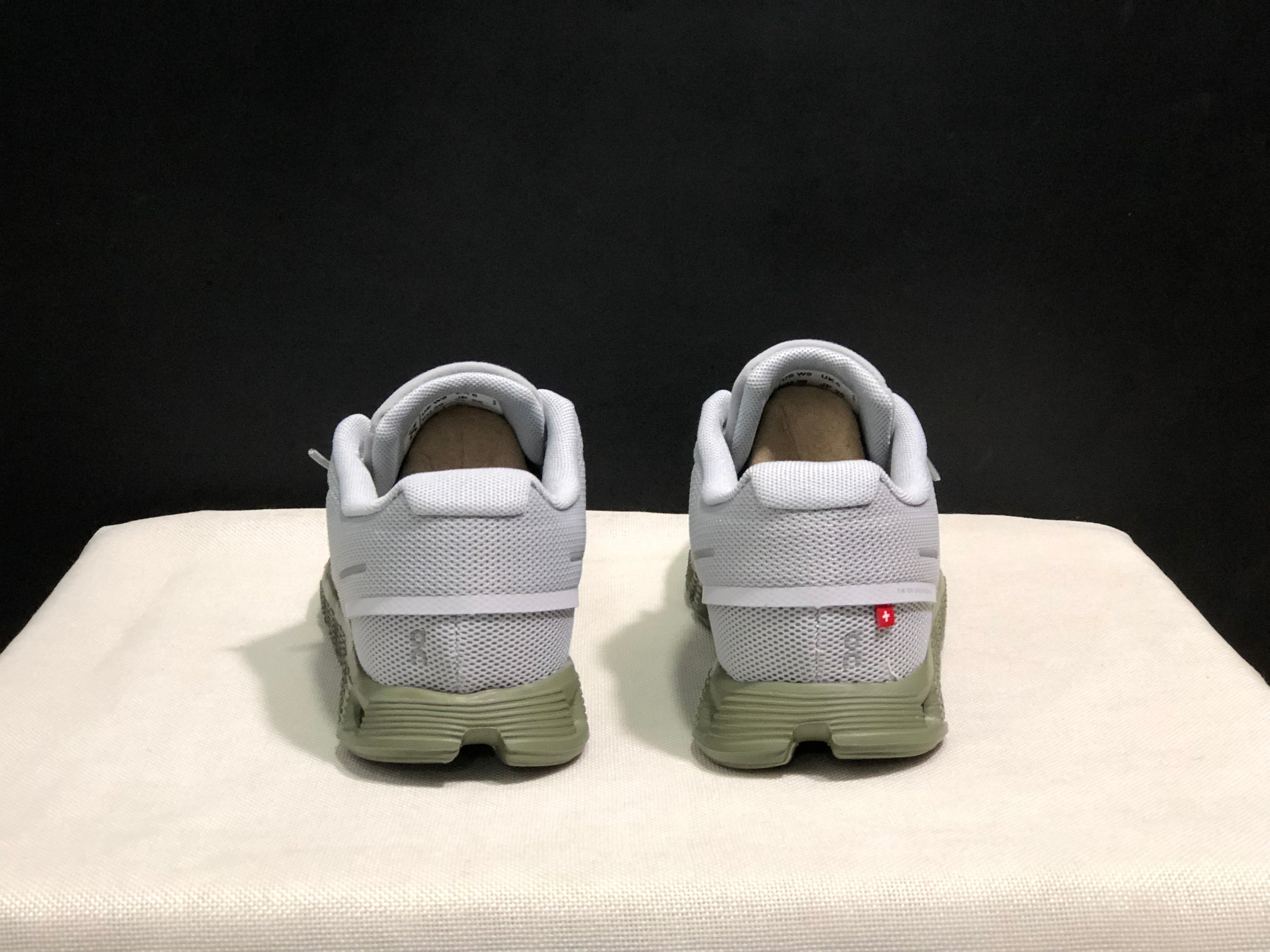 On Cloud 5 Gray green