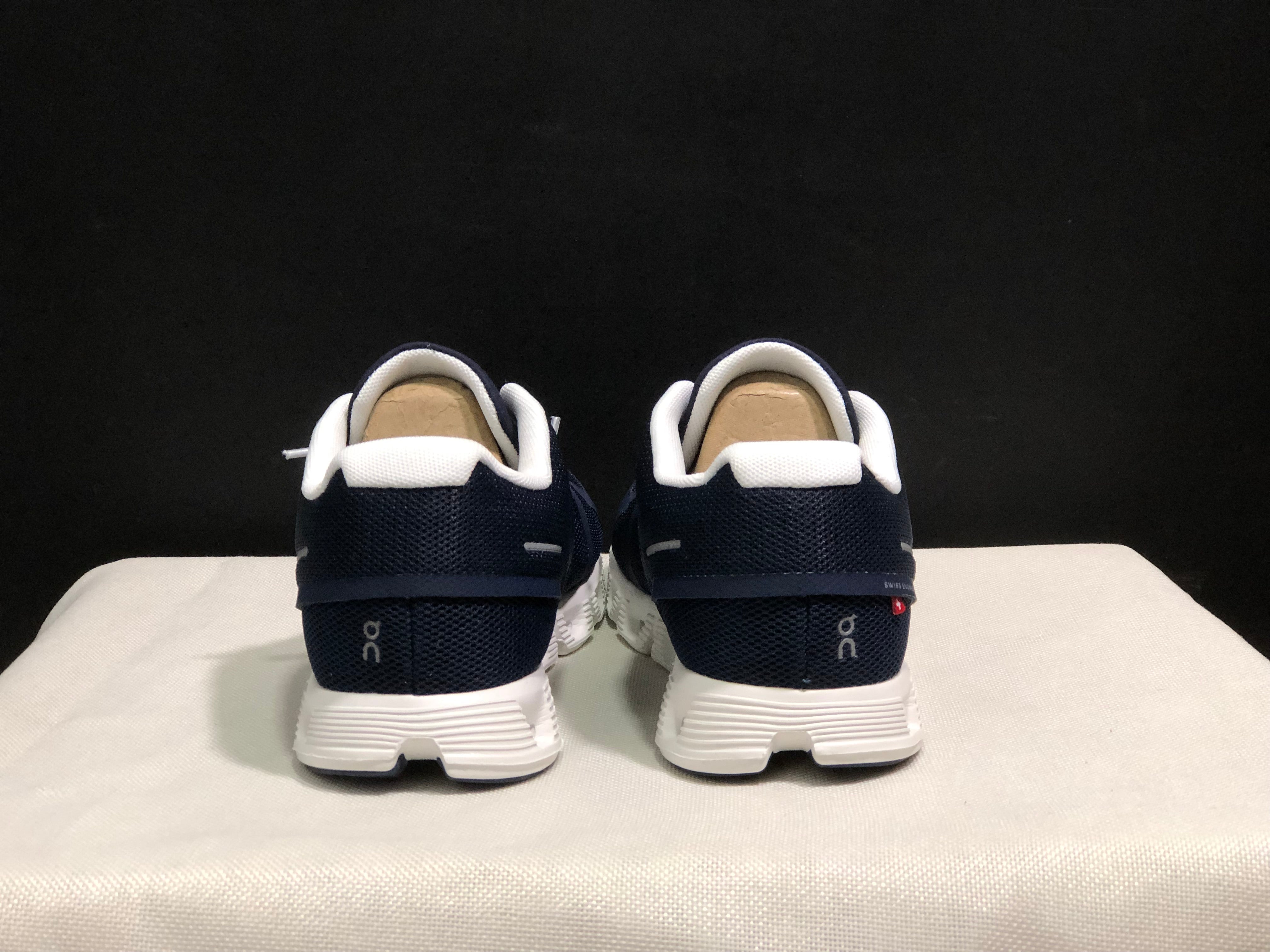 On Cloud 5 Dark blue and white