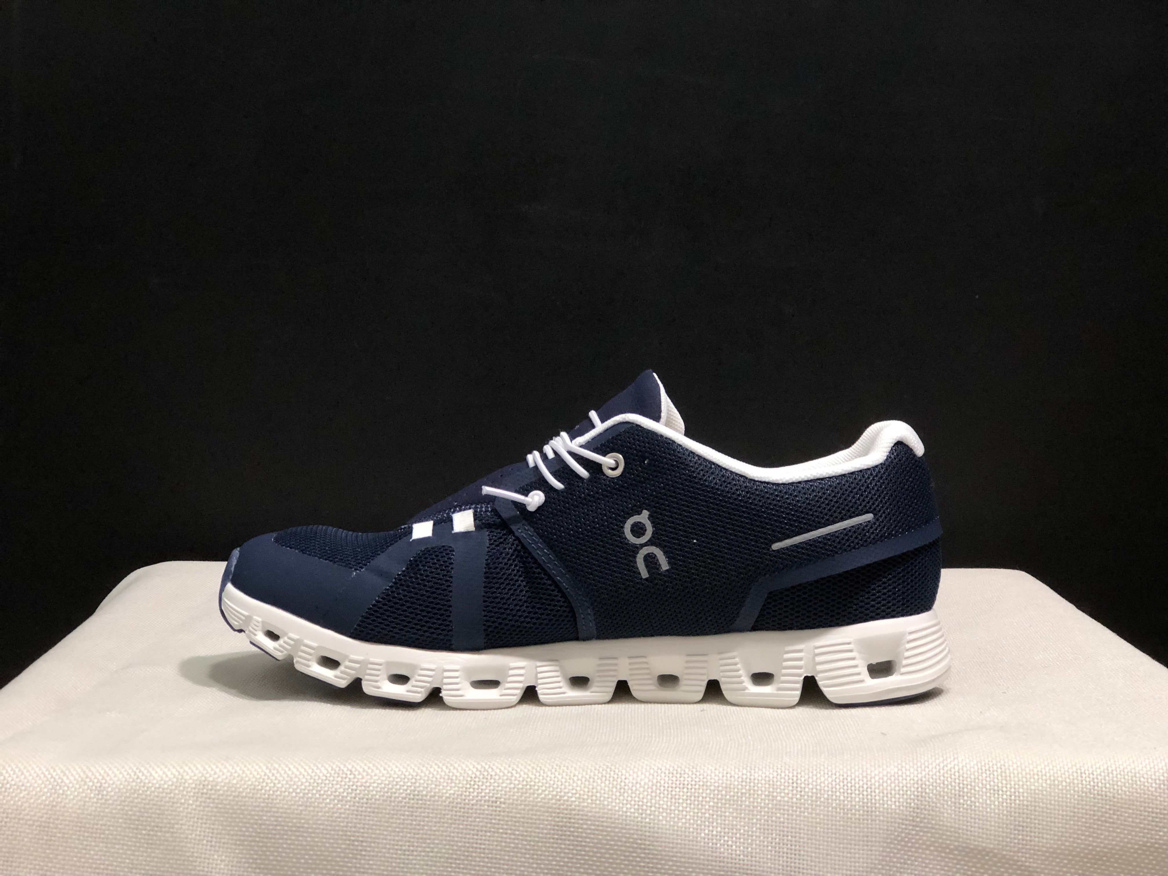 On Cloud 5 Dark blue and white