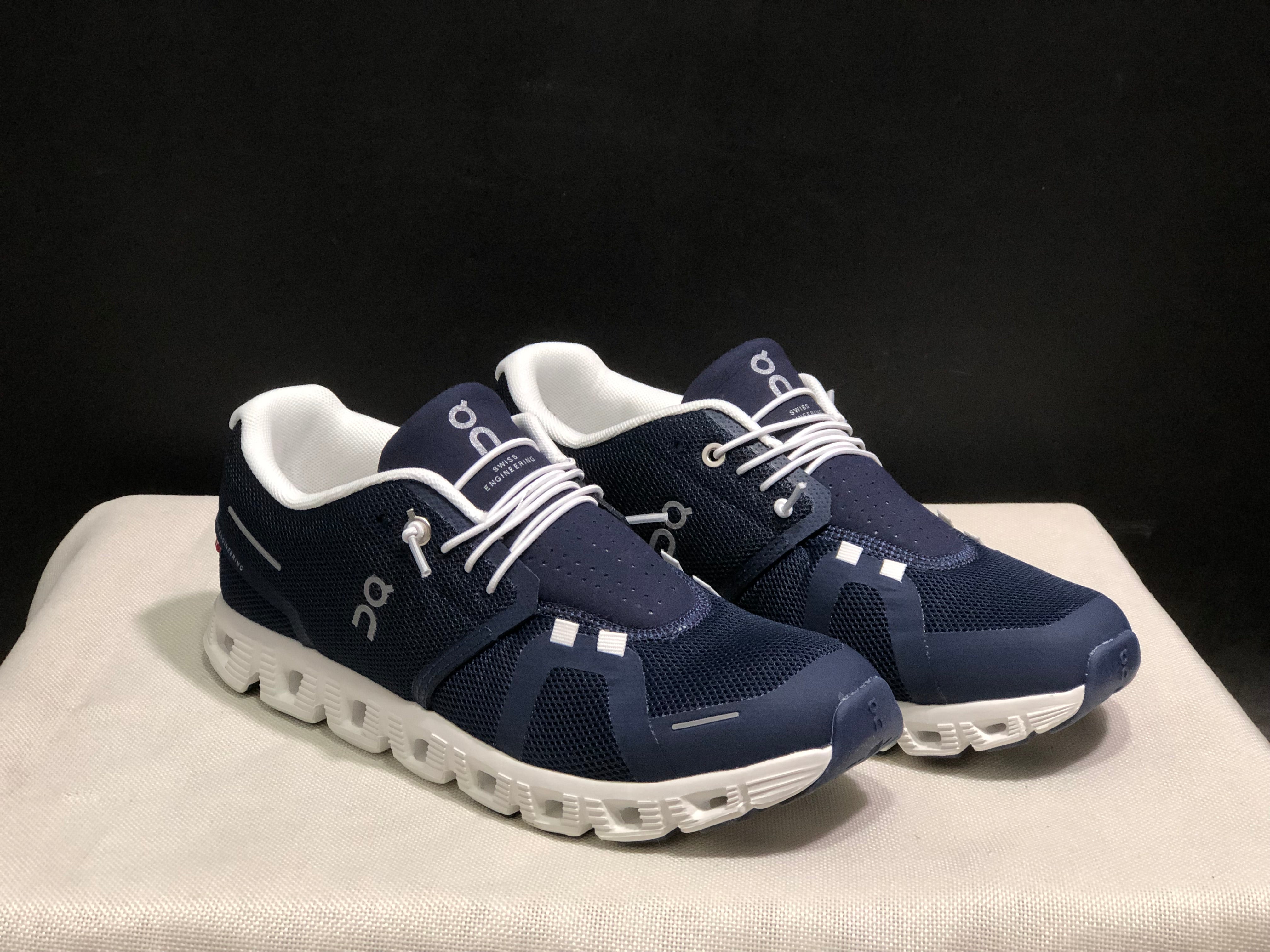 On Cloud 5 Dark blue and white