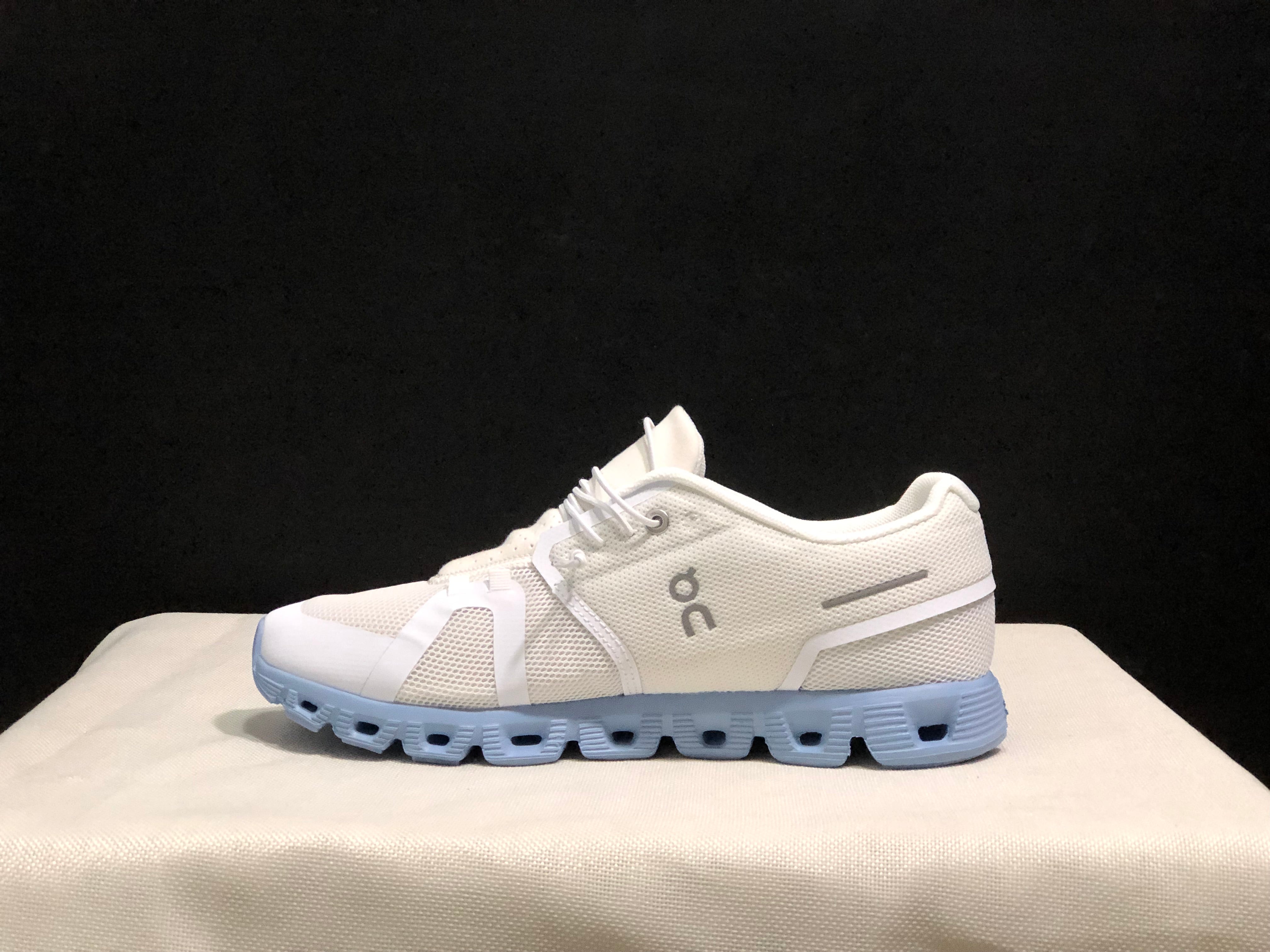 On Cloud 5 white light gray blue