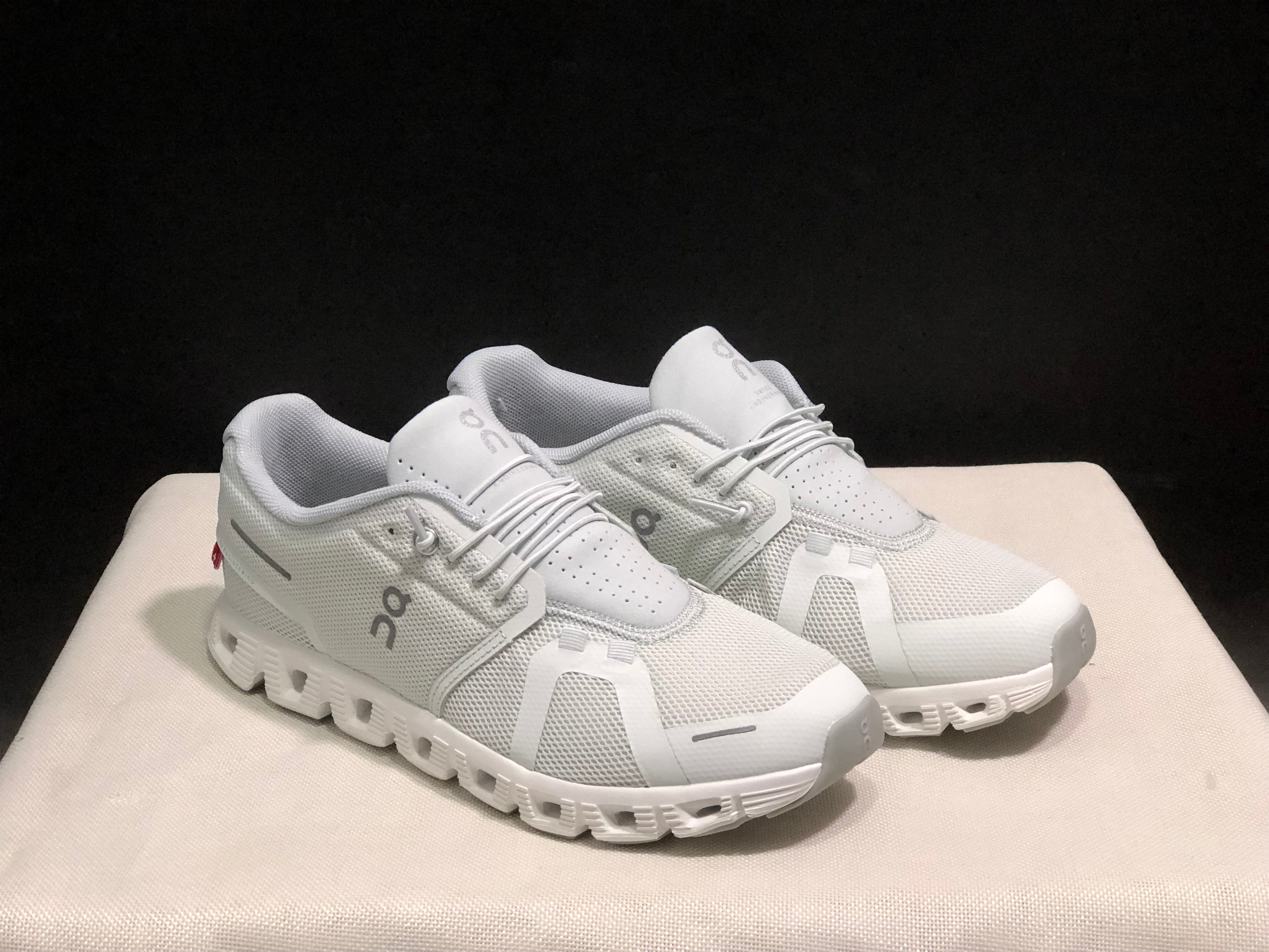 On Cloud 5 ice white