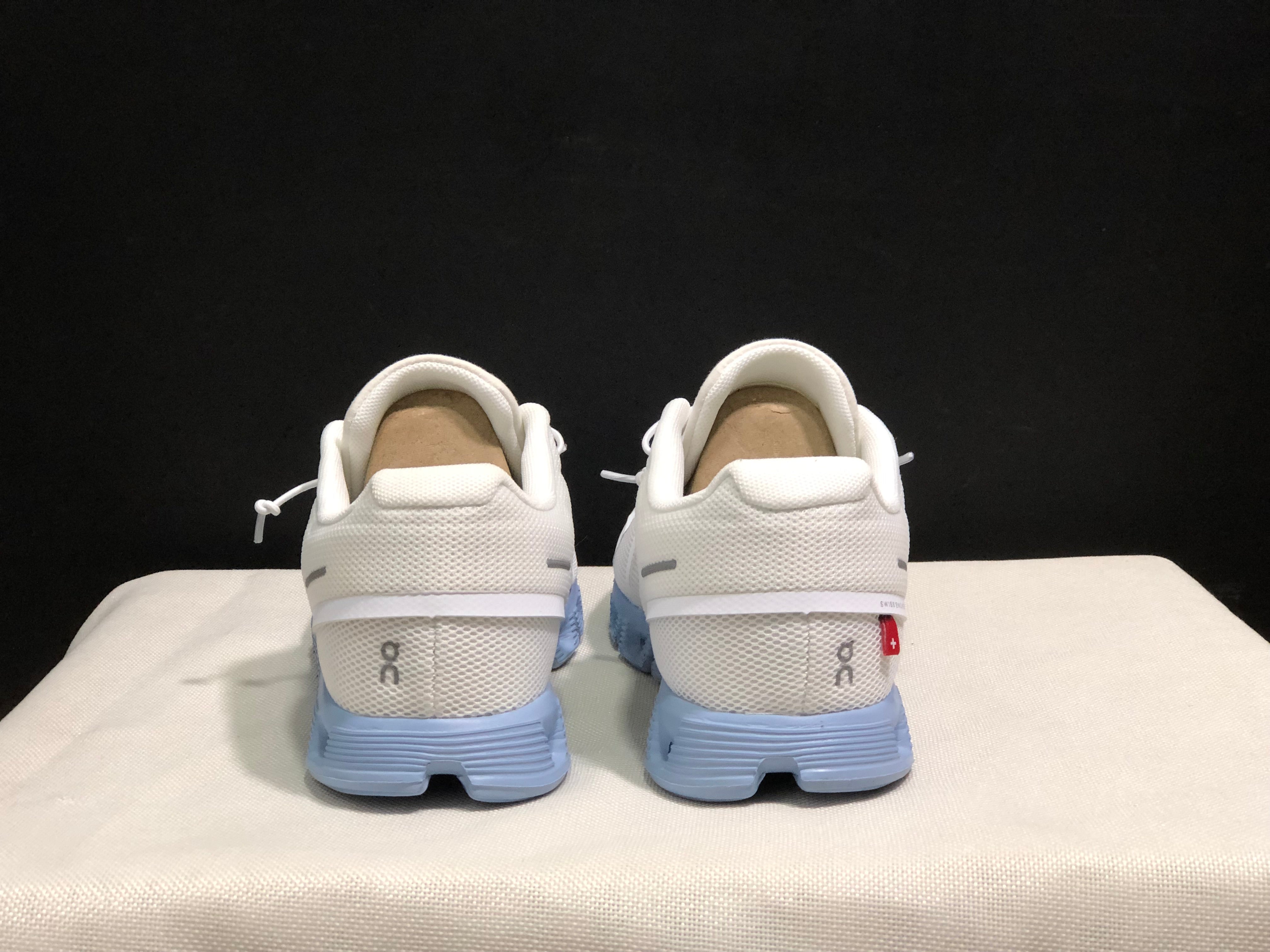 On Cloud 5 white light gray blue