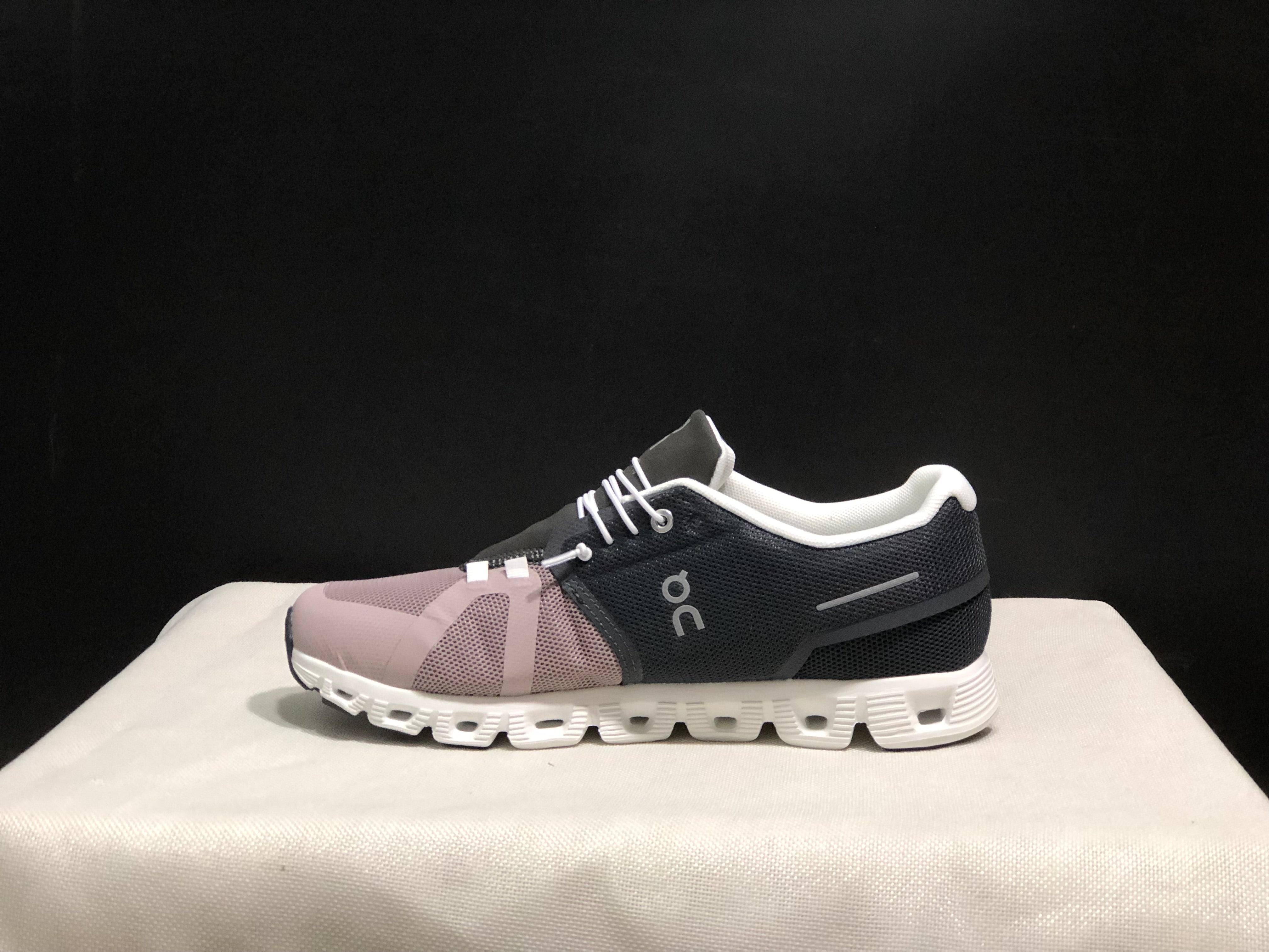 On Cloud 5 black powder