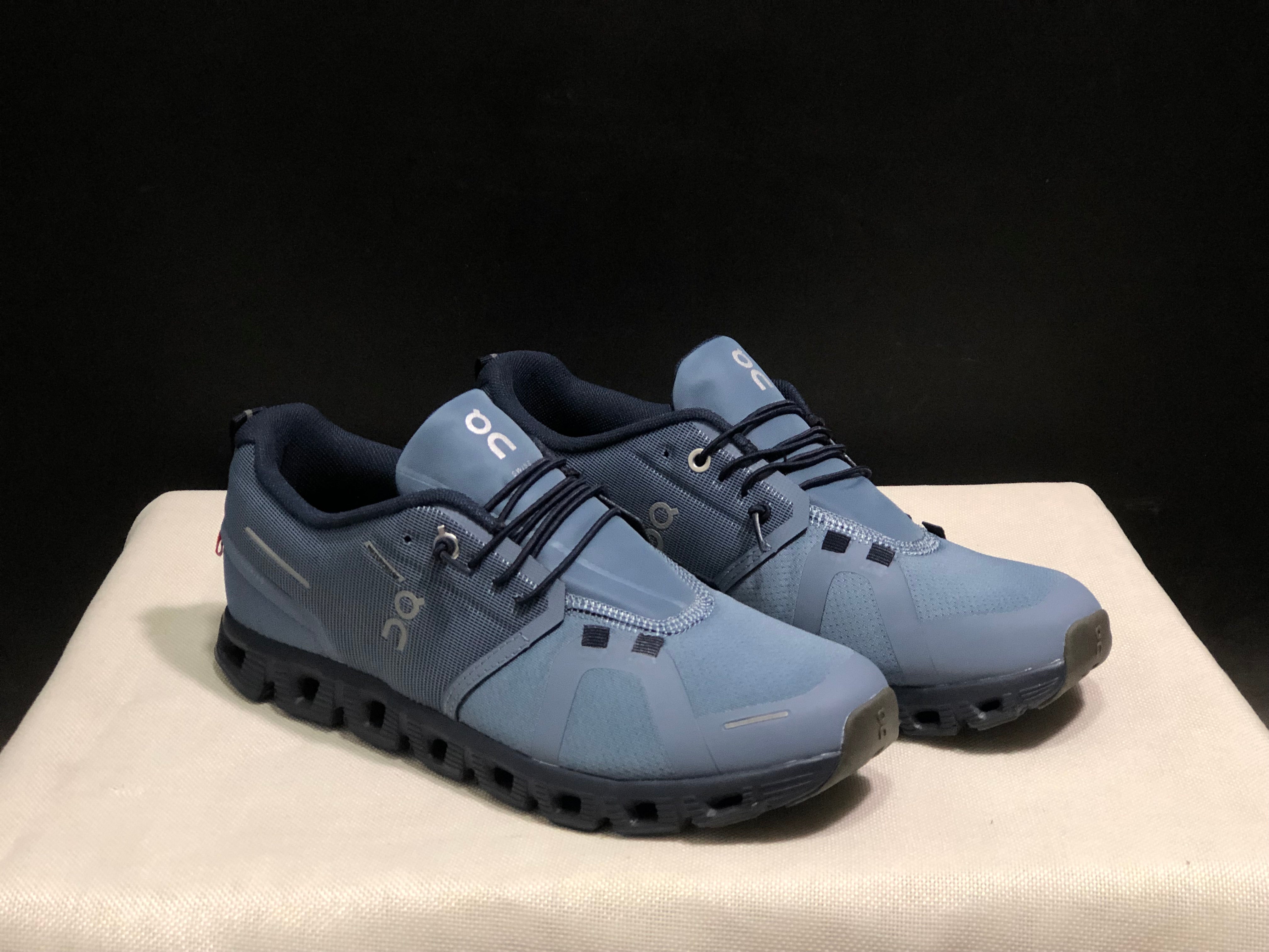 On Cloud 5 navy blue